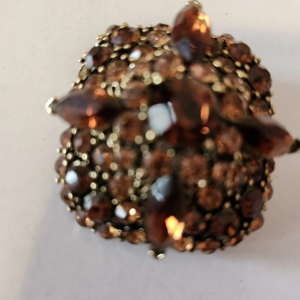 Lisner Jewelry add touch